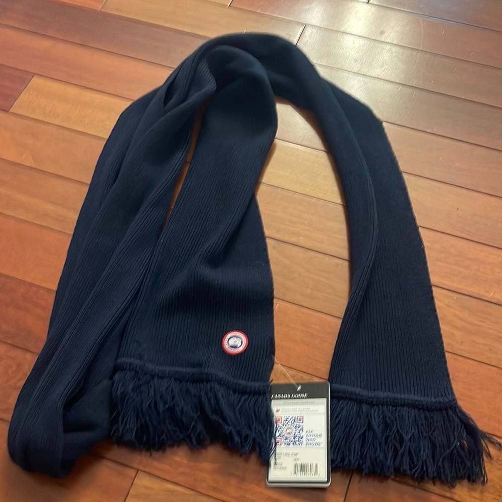 Canada Goose merino tassel scarf